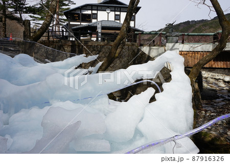 春先の龍泉洞 87916326