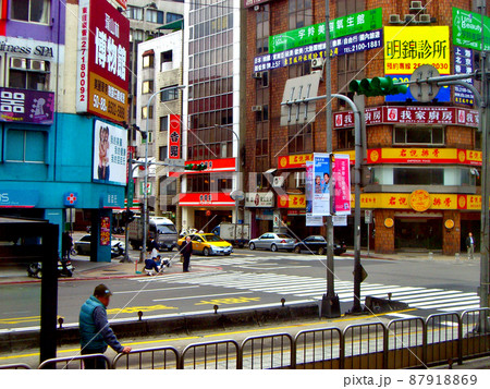 台湾・台北南京東路の交差点 87918869