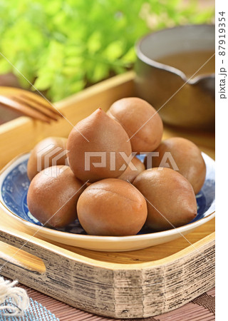 Crispy plums 87919354