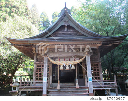 熊本県阿蘇市一の宮町手野に鎮座する国造神社の本殿 熊本県阿蘇市一の宮町手野に鎮座する国造神社の本殿 87920997