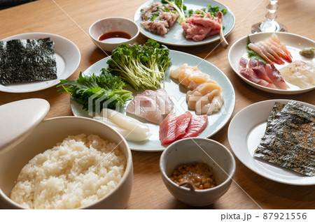 手巻き寿司の食卓 87921556