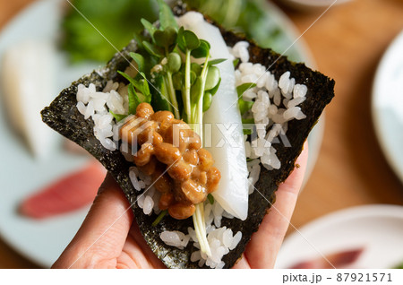 イカと納豆の手巻き寿司 87921571