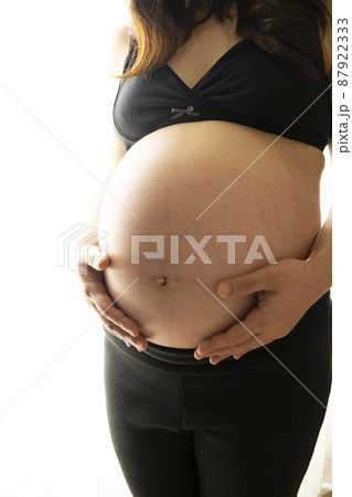 妊婦　お腹 87922333