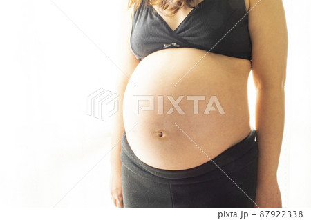 妊婦　お腹 87922338