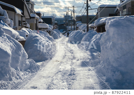 大雪が降った日の市街地 北海道札幌市 大雪が降った日の市街地 北海道札幌市 87922411