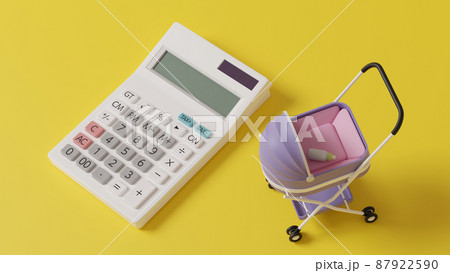 平面上に置かれたミニチュアのベビーカーと電卓の3Dレンダリングイラスト 87922590