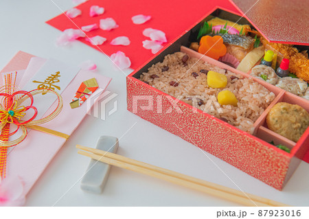 紅白 お祝い 赤飯弁当イメージ素材 紅白 お祝い 赤飯弁当イメージ素材 87923016