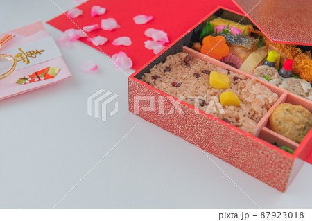 紅白 お祝い 赤飯弁当イメージ素材 紅白 お祝い 赤飯弁当イメージ素材 87923018