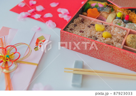 紅白 お祝い 赤飯弁当イメージ素材 紅白 お祝い 赤飯弁当イメージ素材 87923033