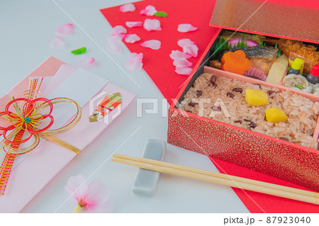 紅白 お祝い 赤飯弁当イメージ素材 紅白 お祝い 赤飯弁当イメージ素材 87923040