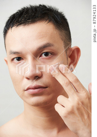 Man Applying Moisturizing Lotion Man Applying Moisturizing Lotion 87924133