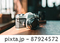 SNSで人気のあるビンテージな味わいのあるフィルムカメラ 87924572