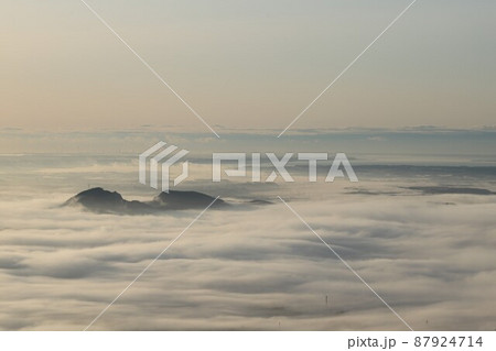 筑波山塊、足尾山頂からの雲海 87924714