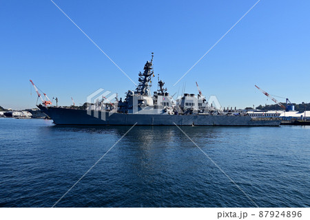 米海軍横須賀基地に停泊中のミサイル駆逐艦 ベンフォールド 米海軍横須賀基地に停泊中のミサイル駆逐艦 ベンフォールド 87924896