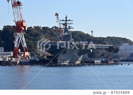米海軍横須賀基地12号バースに停泊中の原子力空母ロナルドレーガン 米海軍横須賀基地12号バースに停泊中の原子力空母ロナルドレーガン 87924899