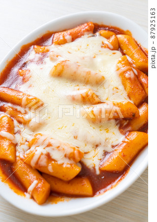Korean rice cake in spicy Korean sauce with cheese, Cheese Tokpokki, Tteokbokki with Cheese Korean rice cake in spicy Korean sauce with cheese, Cheese Tokpokki, Tteokbokki with Cheese 87925163