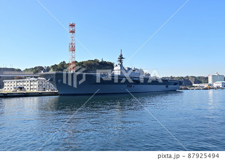 横須賀本港逸見岸壁に停泊する護衛艦「いずも」 横須賀本港逸見岸壁に停泊する護衛艦「いずも」 87925494