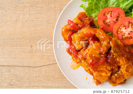 Fried fish topped with 3 flavors chili sauce 87925712