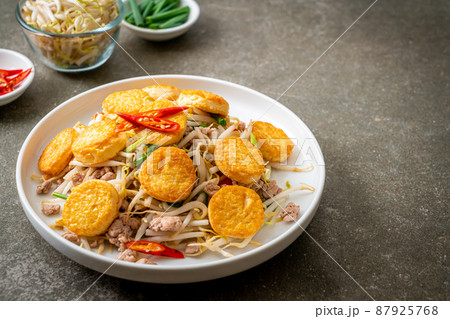stir-fried bean sprout, egg tofu and minced pork stir-fried bean sprout, egg tofu and minced pork 87925768