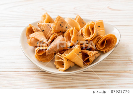 crispy coconut roll - Asian snack crispy coconut roll - Asian snack 87925776