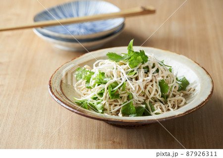 豆腐干とパクチーのサラダ 豆腐干とパクチーのサラダ 87926311