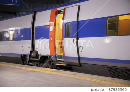 列車 客車 停車 87926560