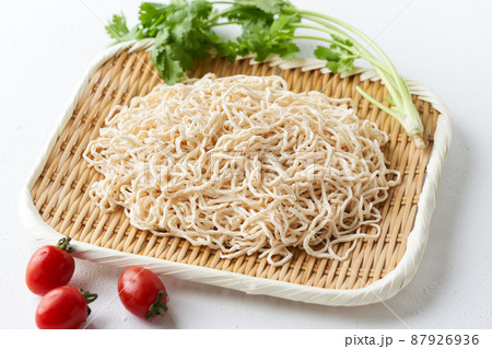 茹でて水気を絞った豆腐干 茹でて水気を絞った豆腐干 87926936