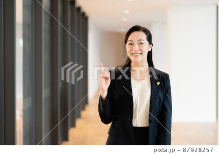 若い弁護士 撮影協力:LINK FOREST 若い弁護士 撮影協力:LINK FOREST 87928257
