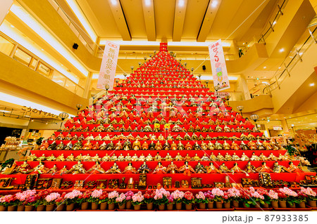 鴻巣びっくりひな祭り日本一の高さのピラミッド型ひな壇 87933385