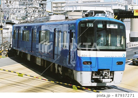 高架工事中の蒲田付近をゆく京浜急行電鉄600形 87937271