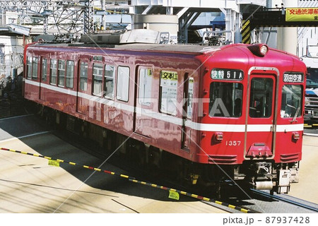 高架工事中の蒲田付近をゆく京浜急行電鉄1000形 高架工事中の蒲田付近をゆく京浜急行電鉄1000形 87937428