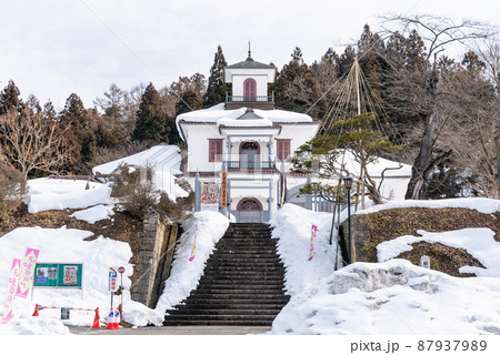 雪の旧東村山郡役所（引き） 87937989