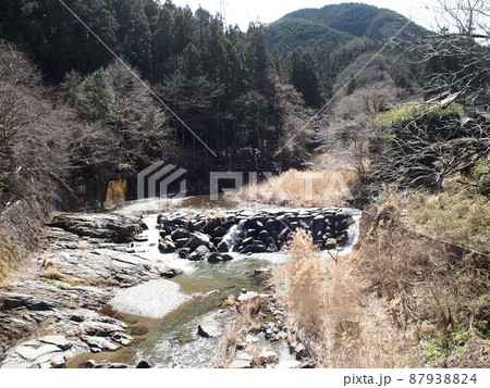 春の渓谷 87938824