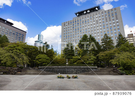 勾当台公園から望む仙台合同庁舎 87939076