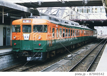 長野駅で出発を待つ169系の快速リバイバル信州号 87940542