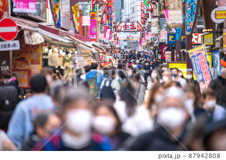 日本の東京都市景観 3月21日までのまん延防止…明日解除だが、賑わうアメ横と並行する「上中」＝21日 87942808