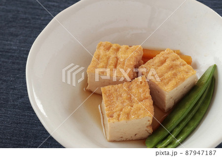 きぬさやえんどうと厚揚げの煮物(手料理) きぬさやえんどうと厚揚げの煮物(手料理) 87947187