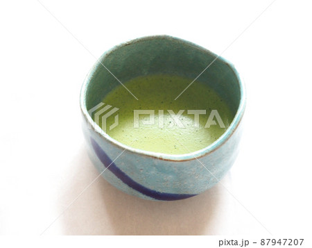 裏千家の抹茶 白背景 コピースペース 裏千家の抹茶 白背景 コピースペース 87947207