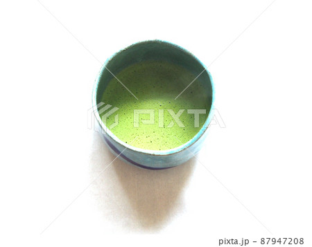 裏千家の抹茶　白背景　コピースペース 87947208
