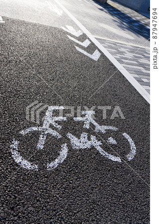 街中にある自転車用の道路標識_14 87947694