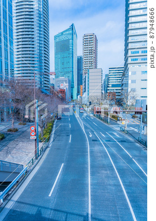 東京都港区のオフィスビル群 87948666