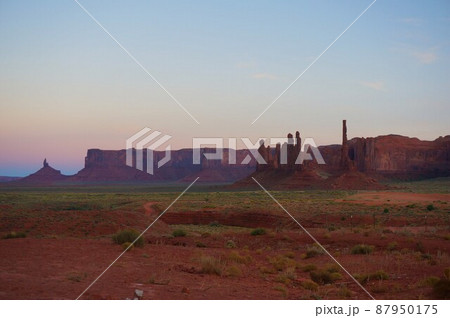 モニュメントバレーの絶景 モニュメントバレーの絶景 87950175