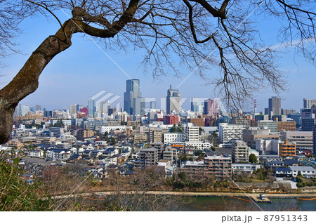 杜の都仙台 広瀬川 愛宕神社 境内から広瀬川と仙台市街を望む 杜の都仙台 広瀬川 愛宕神社 境内から広瀬川と仙台市街を望む 87951343