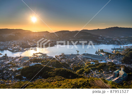 《長崎県》稲佐山の夜明け・日本三大夜景 《長崎県》稲佐山の夜明け・日本三大夜景 87951527