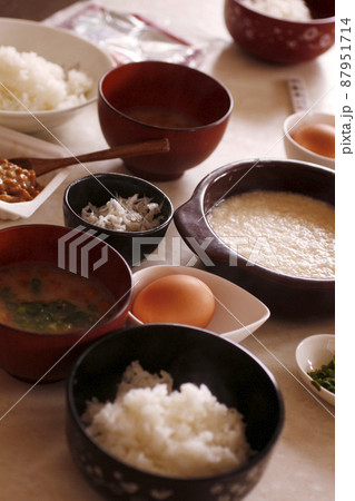 朝の食卓(朝食風景) 朝の食卓(朝食風景) 87951714
