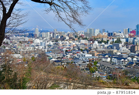 杜の都仙台 広瀬川 愛宕神社 境内から広瀬川と仙台市街を望む 杜の都仙台 広瀬川 愛宕神社 境内から広瀬川と仙台市街を望む 87951814