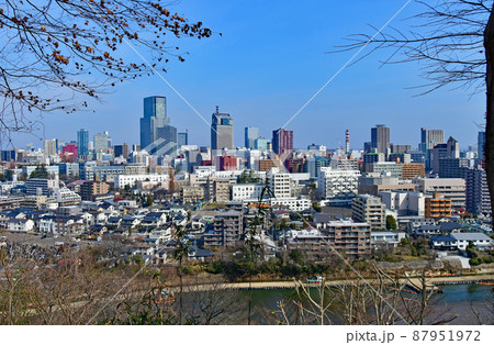杜の都仙台 広瀬川 愛宕神社 境内から広瀬川と仙台市街を望む 杜の都仙台 広瀬川 愛宕神社 境内から広瀬川と仙台市街を望む 87951972
