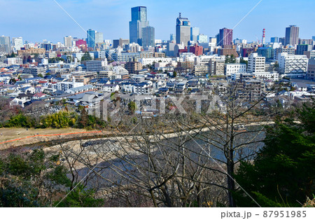 杜の都仙台 広瀬川 大満寺 虚空蔵堂 境内から広瀬川と仙台市街を望む 杜の都仙台 広瀬川 大満寺 虚空蔵堂 境内から広瀬川と仙台市街を望む 87951985
