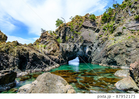 若狭小浜 田烏港と釣姫港の海と明神鼻灯台 若狭小浜 田烏港と釣姫港の海と明神鼻灯台 87952175