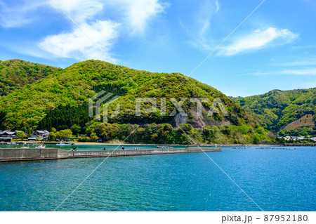 若狭小浜 田烏港と釣姫港の海と明神鼻灯台 若狭小浜 田烏港と釣姫港の海と明神鼻灯台 87952180